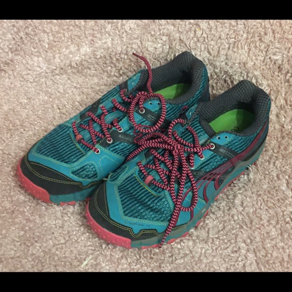 Puma turquoise & pink athletic shoes. 10. Exc. - Picture 1 of 4